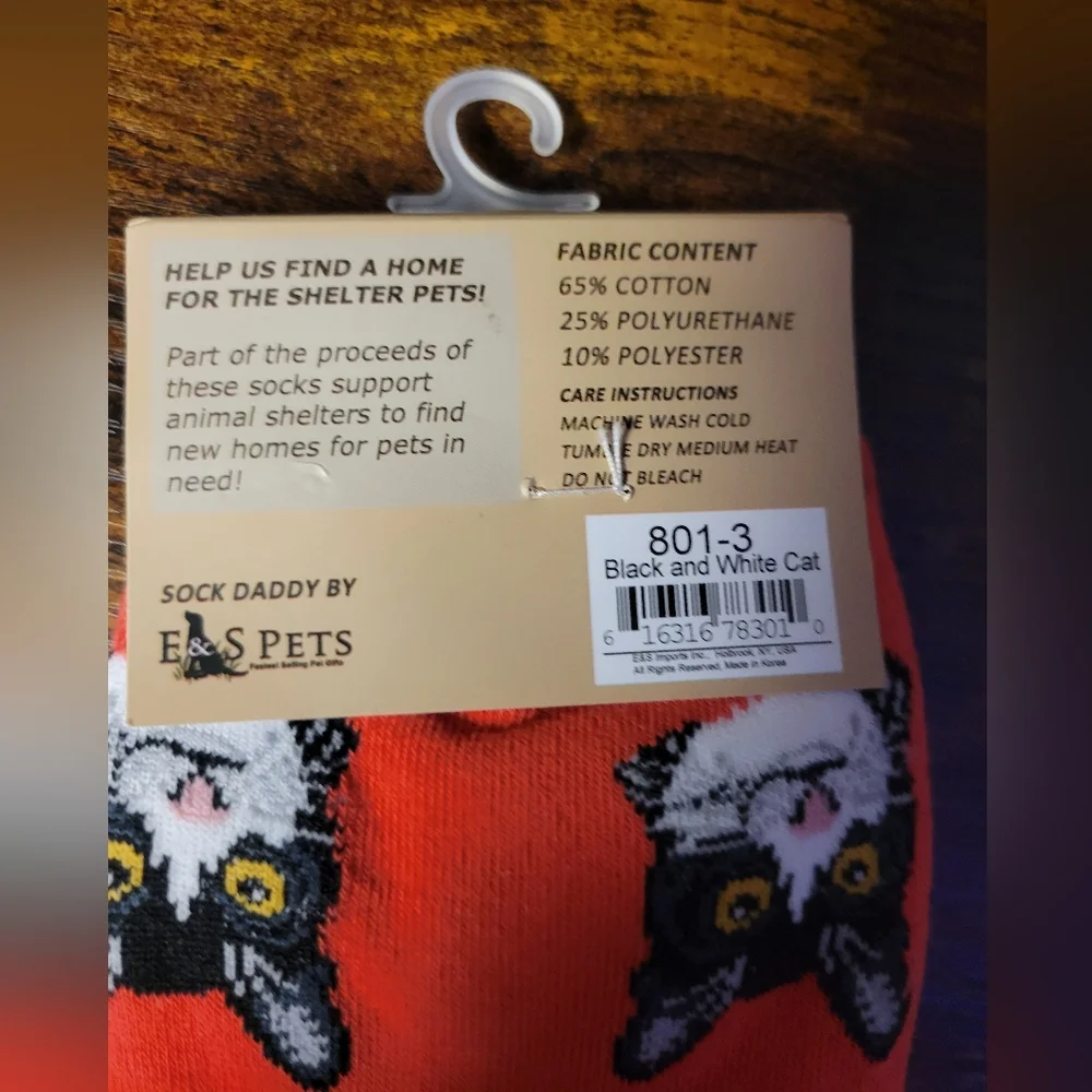 Sock daddy socks with black and white cat print-red